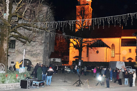 Prižig adventne svečke 03 Foto Ljubo Vukelič